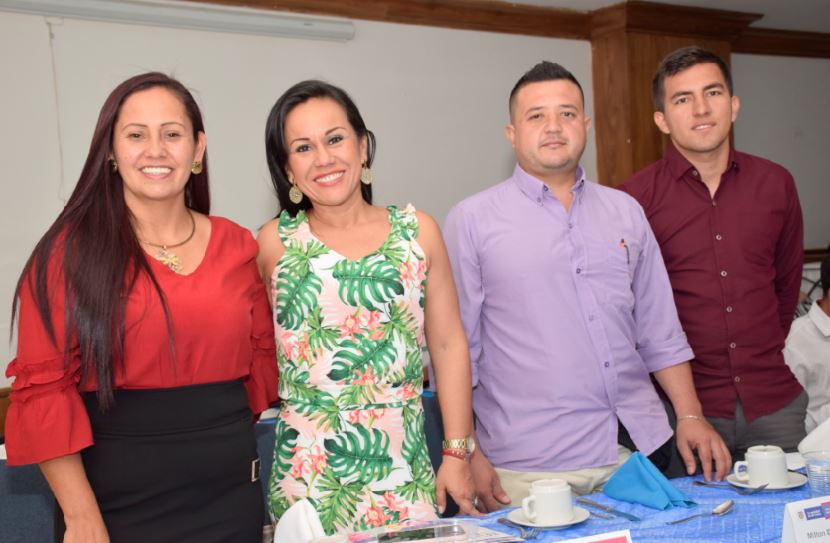 Gaby Angelita Nañez Rodríguez, Alcaldesa de Isnos; Elizabeth Motta Álvarez, Alcaldesa Campoalegre y el delegado del Municipio de Baraya.